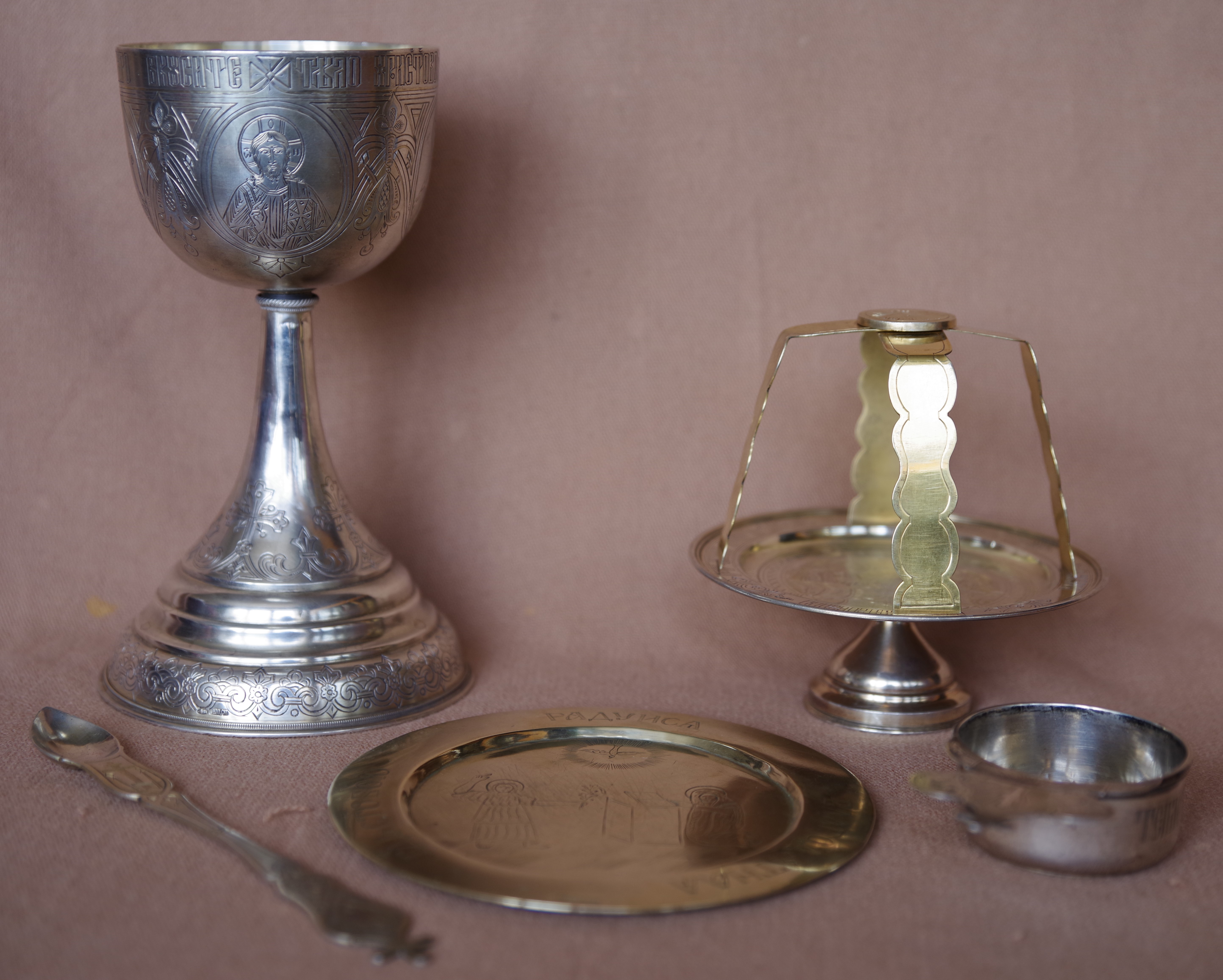 Старинный евхаристический набор из шести предметов. Серебро «84»,  позолота. Россия,  XIX век.