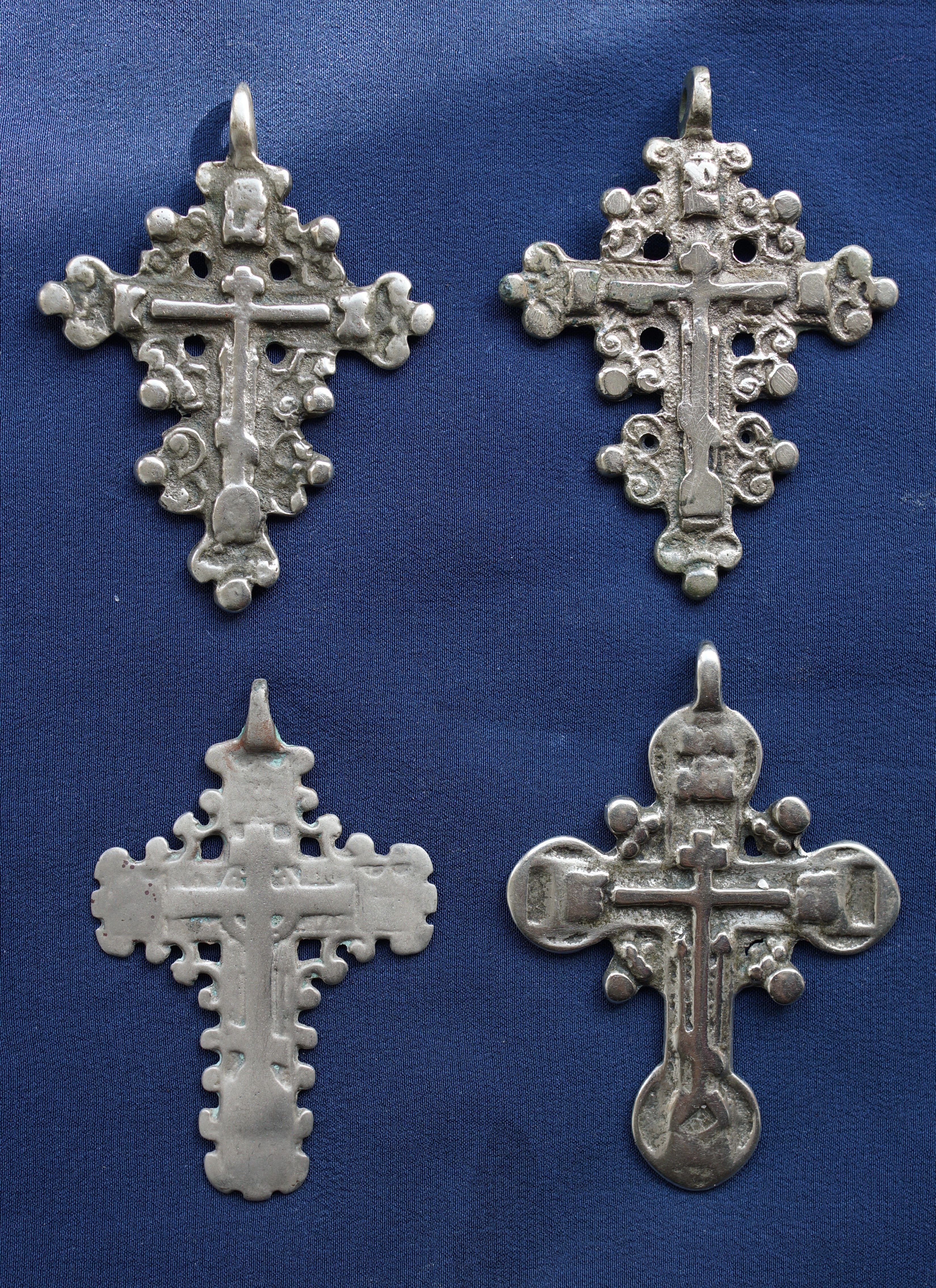 Конволют из 4-х наперсных серебряных крестов-тельников XV века. 