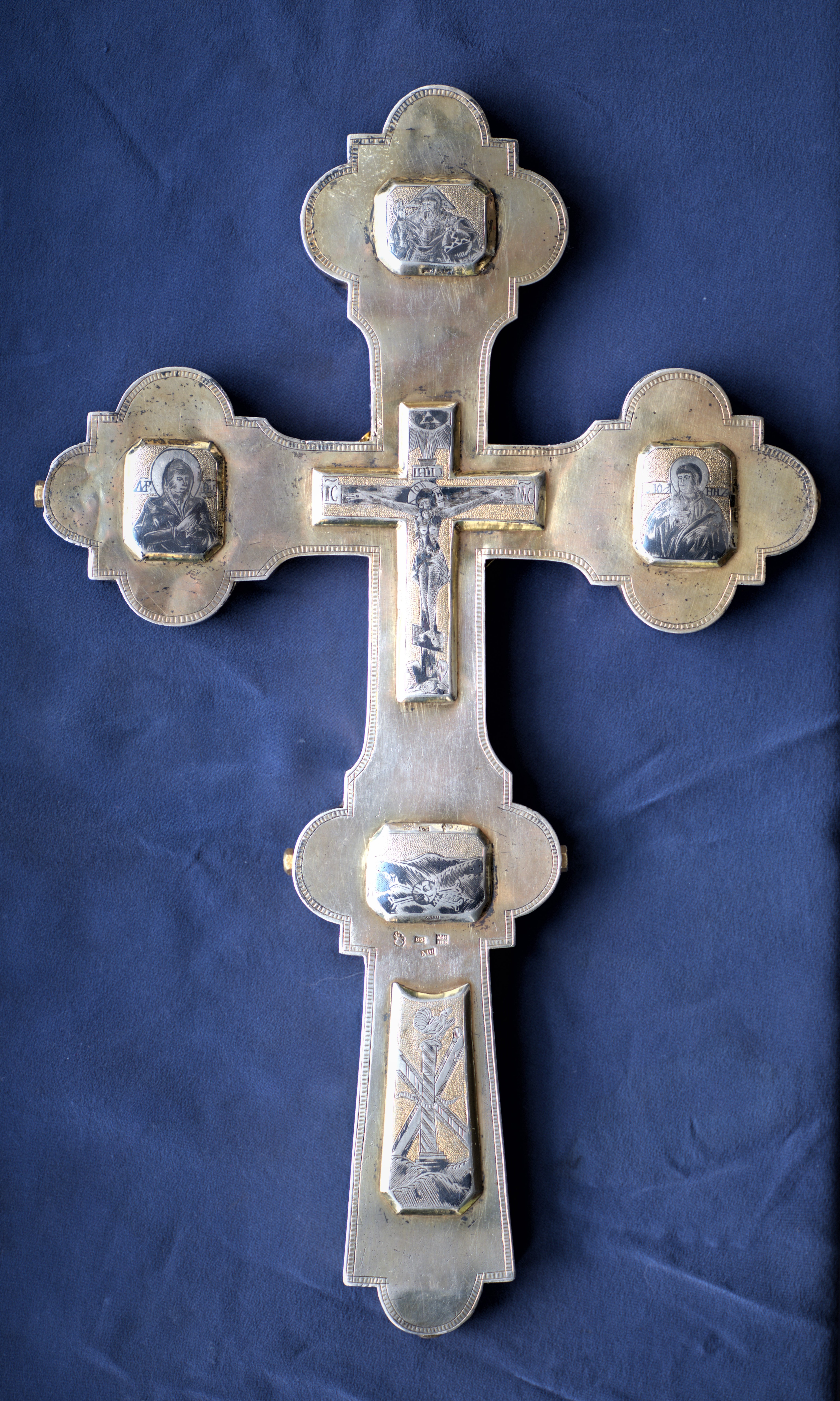 Старинный напрестольный крест,  украшенный чернью.  Москва,  1820 г.